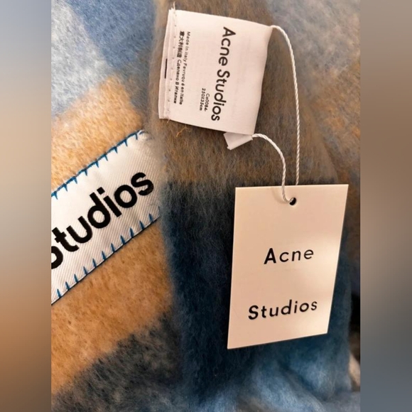 Acne Studios scarf - Picture 3 of 3